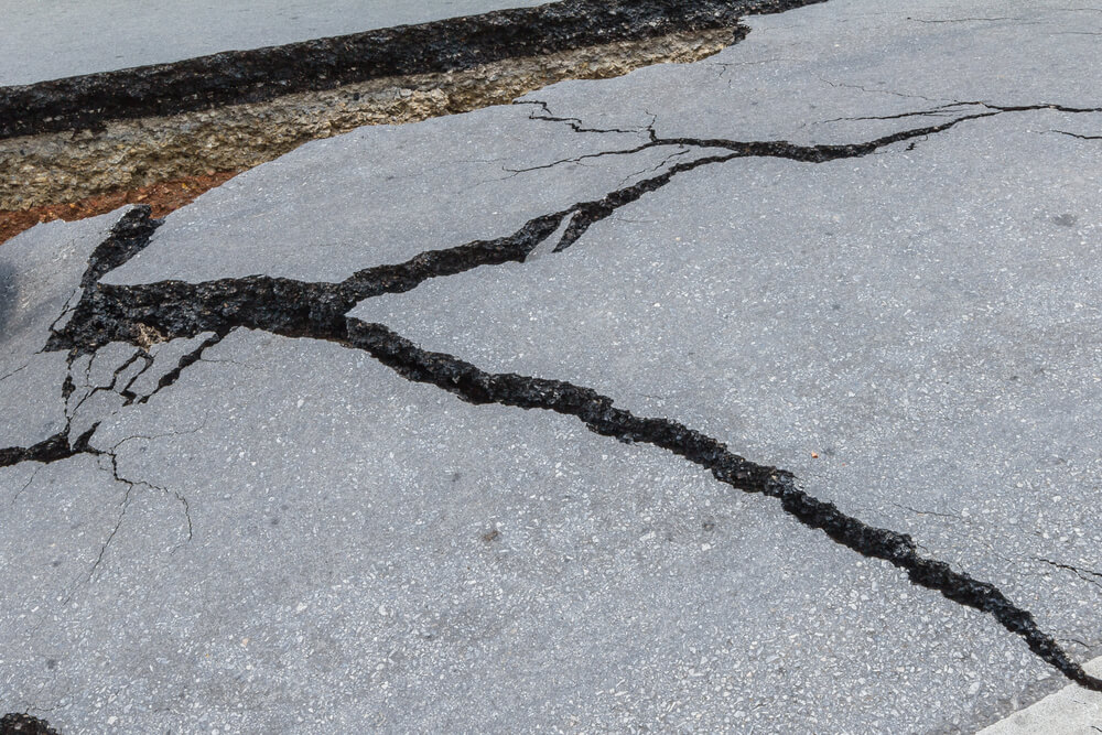 Asphalt Crack Repair Service in New Orleans By Big Easy Asphalt